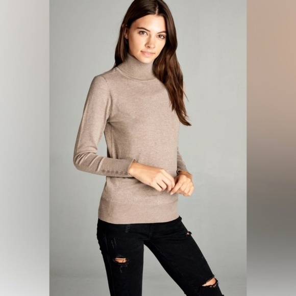 Basic White Long Sleeve Turtleneck - Picture 5 of 5